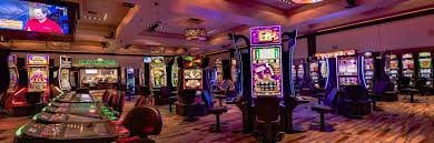 Aplikasi mobile boss88 menampilkan meja blackjack langsung dengan dealer video berkualitas tinggi