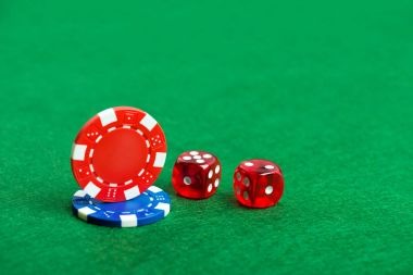 Antarmuka pemain meja live casino boss88 menampilkan dealer, kartu, dan tombol tindakan